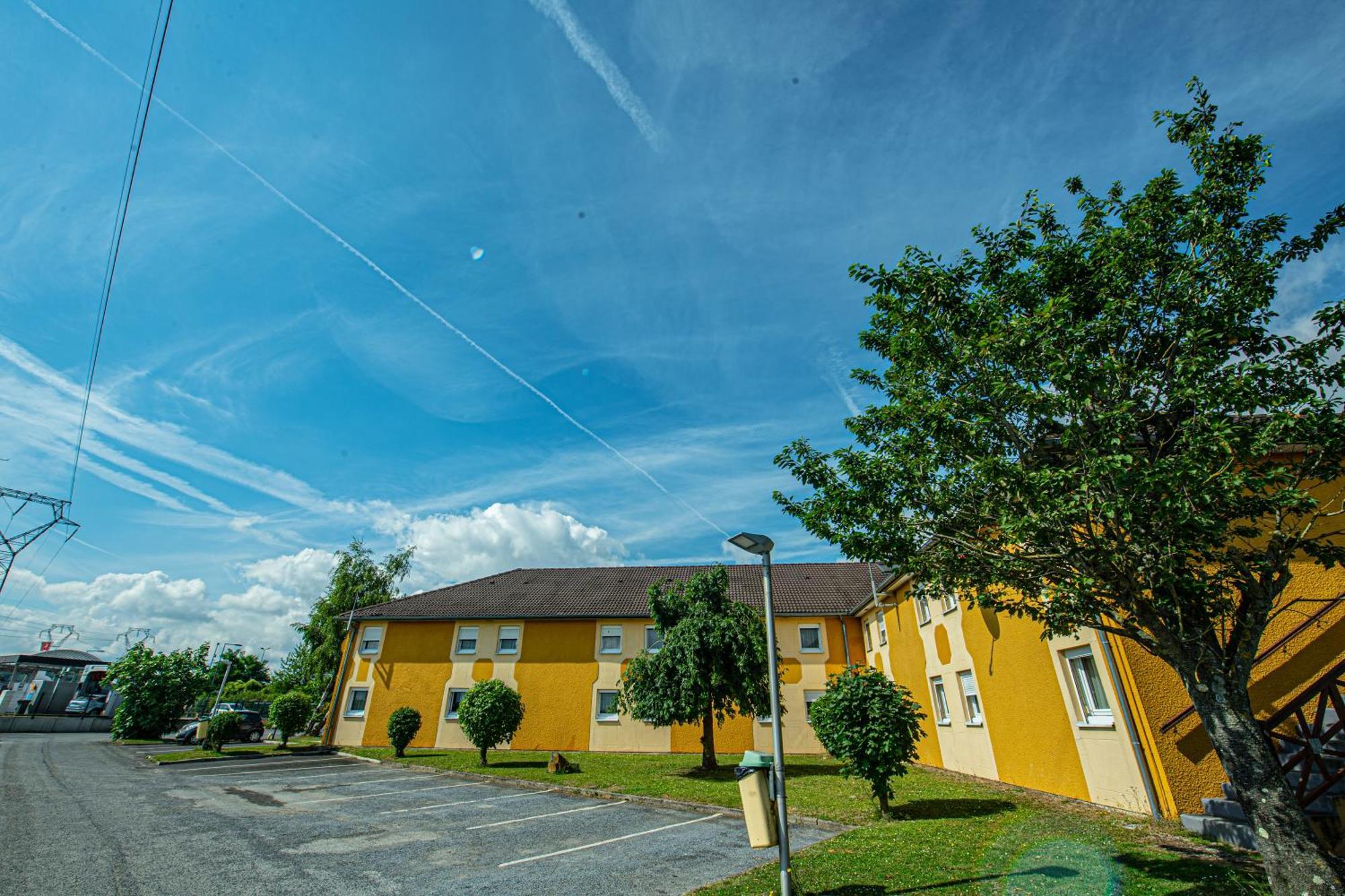 Logis Hôtel - Le Relais du Parisis Villeparisis Exterior foto